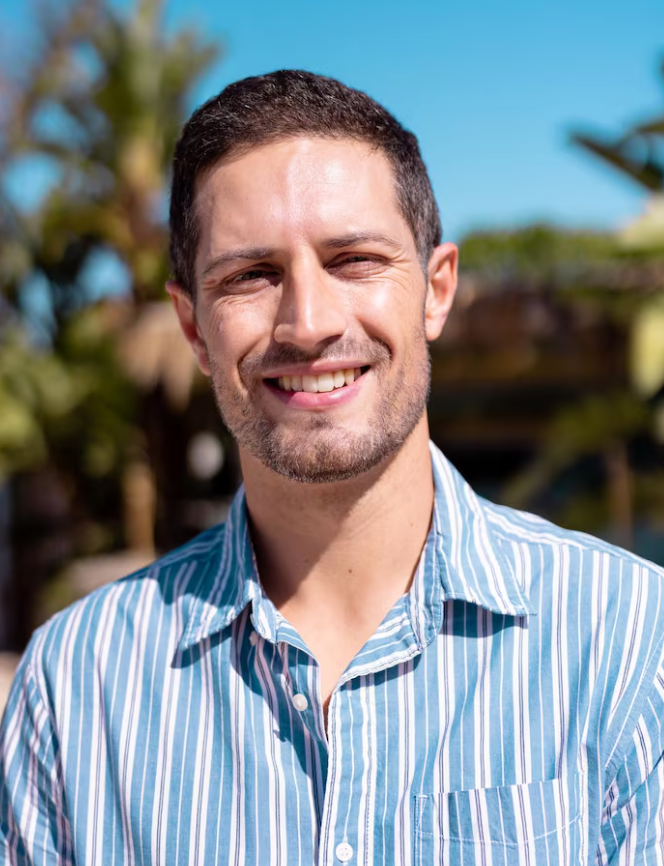 <strong>Andres M.</strong>