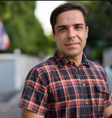 <strong>Andrés J.</strong>